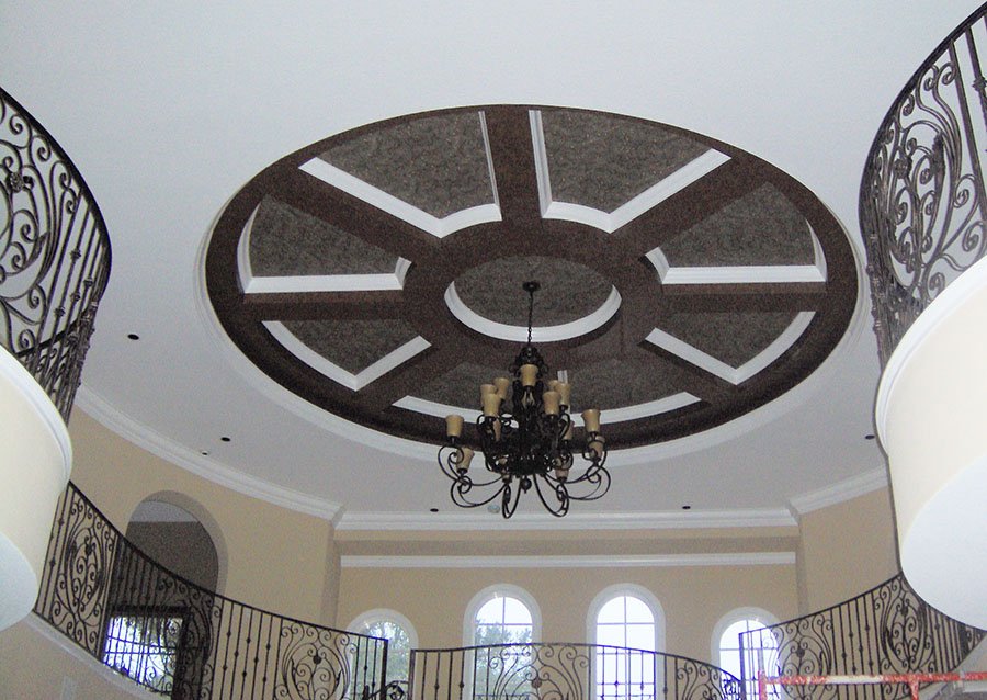 wagon wheel detail in ceiling